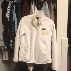 Patagonia white pullover fleece barely worn!!